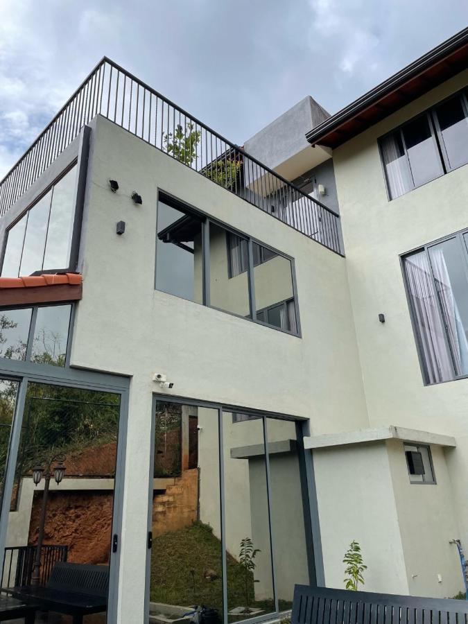 Bellaxy Ceylon Bed & Breakfast Bagian luar foto
